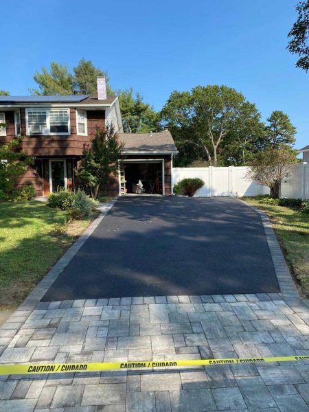 Asphalt driveway in West Babylon, 11704